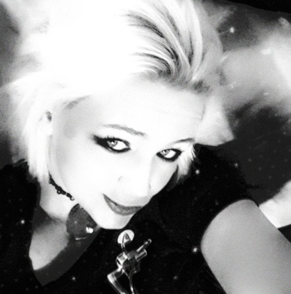 Meet your Posher, Amanda - Picture 1 of 1